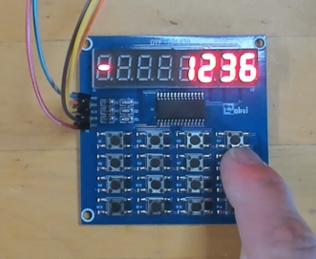 Retro Vibes mit 7 Segmenten Taschenrechner auf dem QYF TM1638 Board