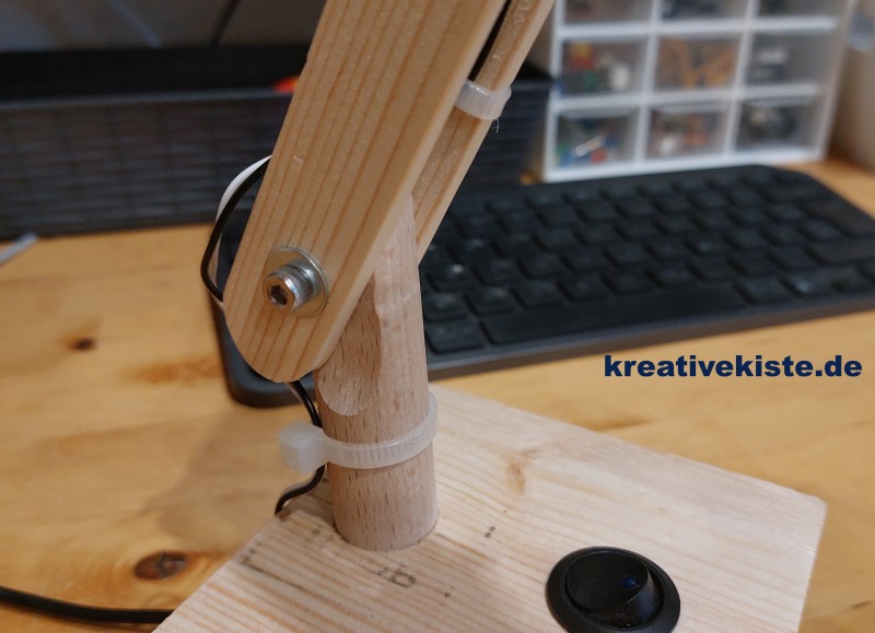 Bauanleitung LED Holz Schreibtischlampe mit Gelenkarm 5